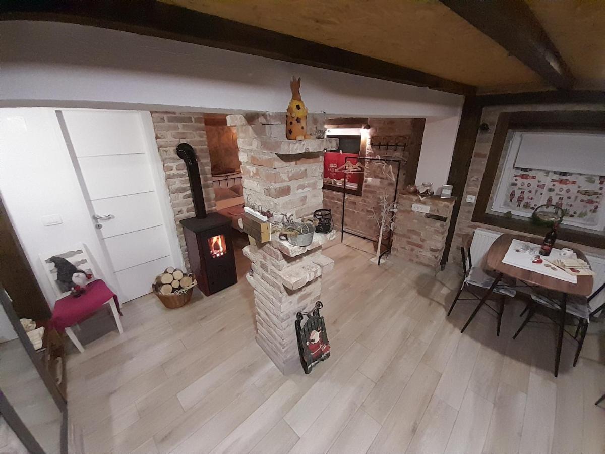 Gračac Apartment Ada Bed & Breakfast المظهر الخارجي الصورة