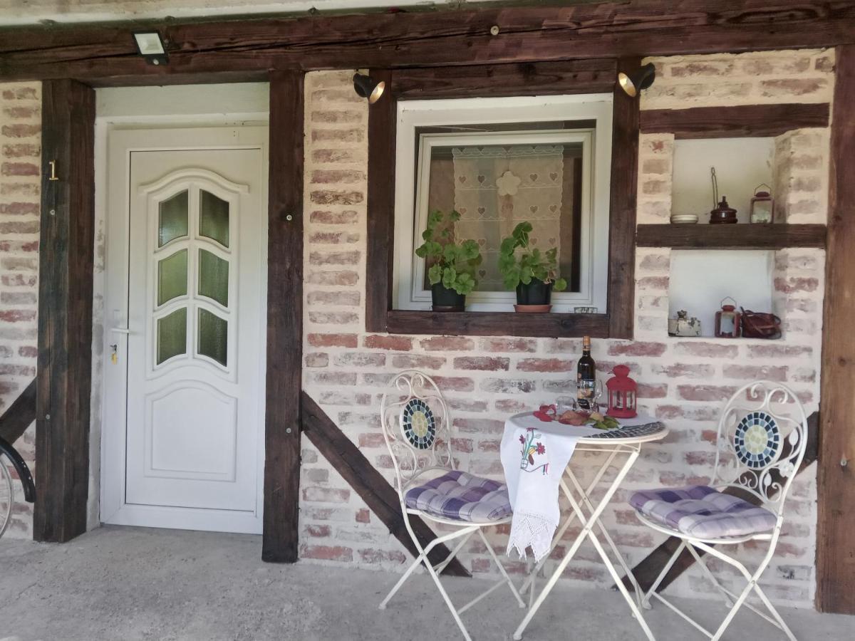 Gračac Apartment Ada Bed & Breakfast الغرفة الصورة