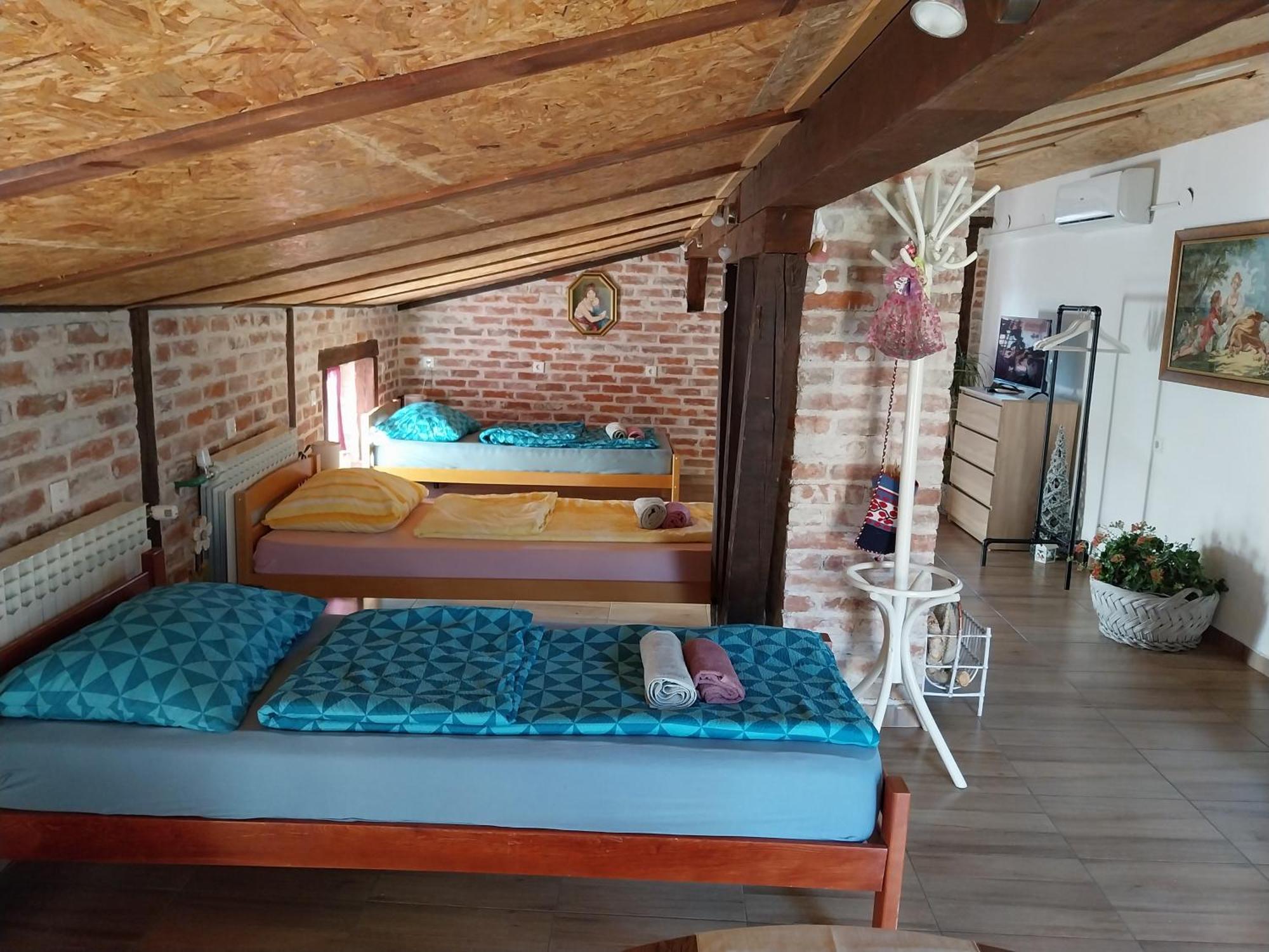 Gračac Apartment Ada Bed & Breakfast المظهر الخارجي الصورة