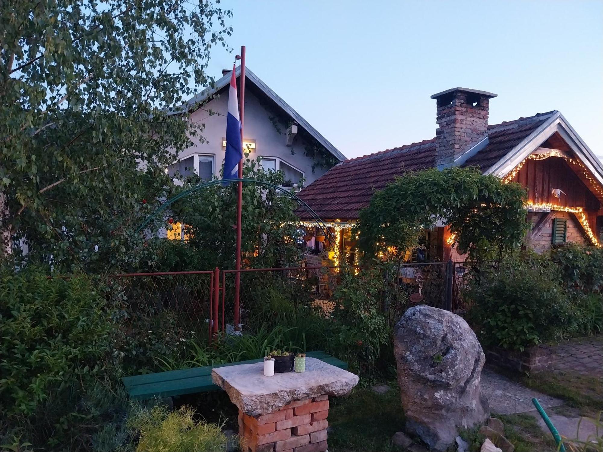 Gračac Apartment Ada Bed & Breakfast المظهر الخارجي الصورة