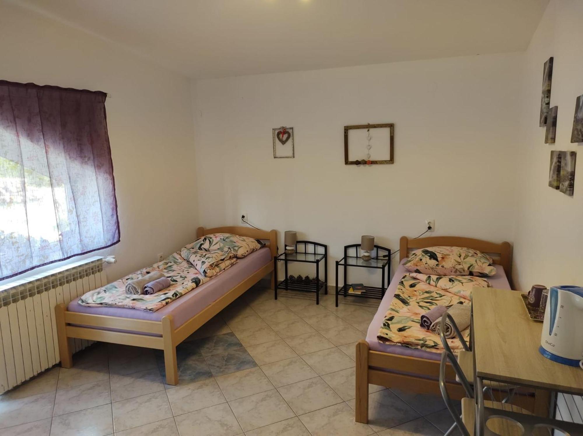 Gračac Apartment Ada Bed & Breakfast الغرفة الصورة