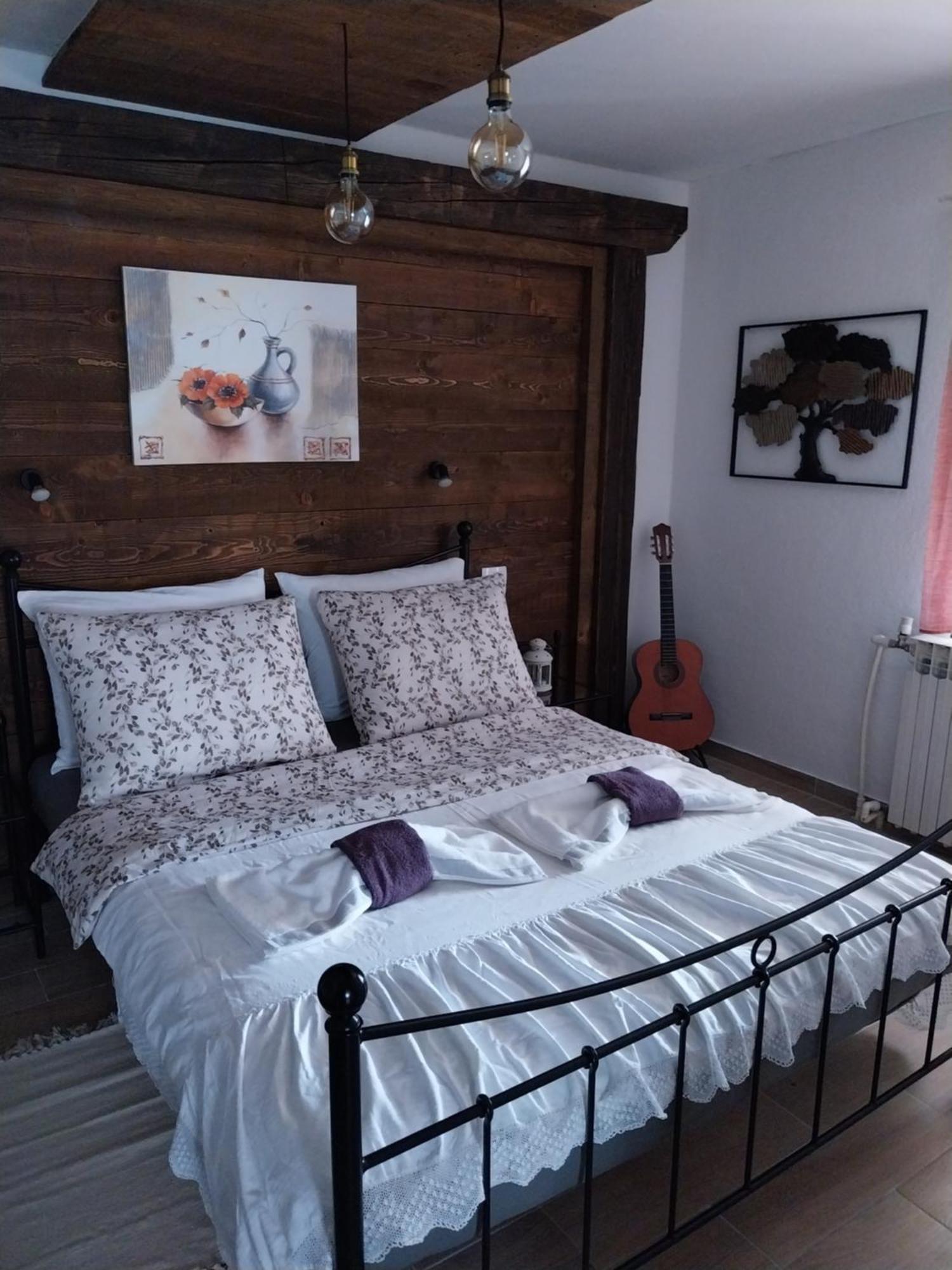 Gračac Apartment Ada Bed & Breakfast الغرفة الصورة