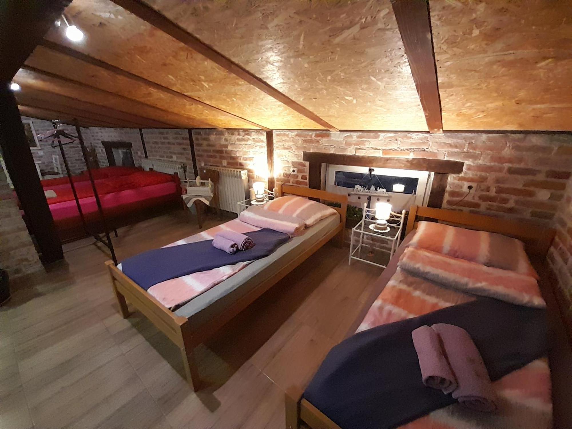 Gračac Apartment Ada Bed & Breakfast الغرفة الصورة