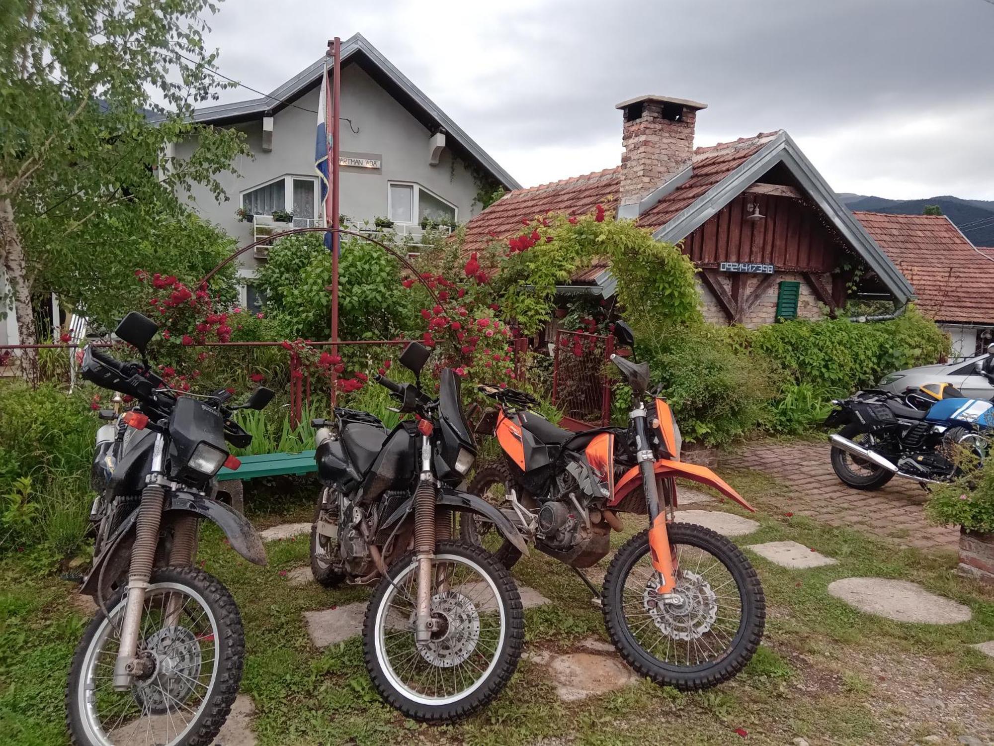 Gračac Apartment Ada Bed & Breakfast المظهر الخارجي الصورة